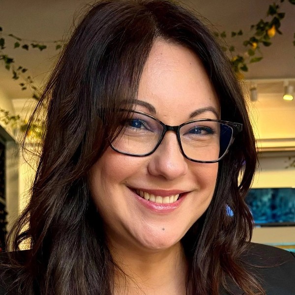 Mariel De La Cruz